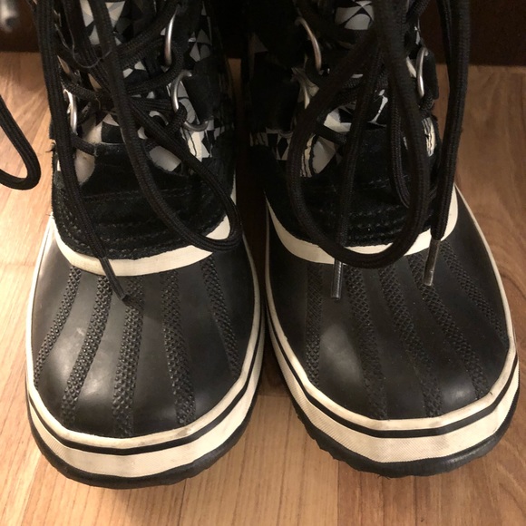 Sorel waterproof boots - Picture 3 of 8